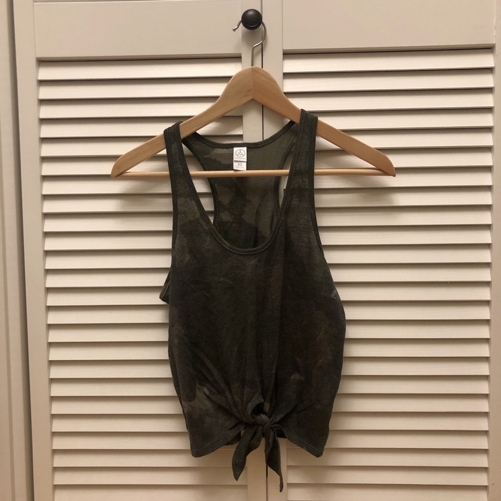 NWOT Alternative XS camo knotted tank